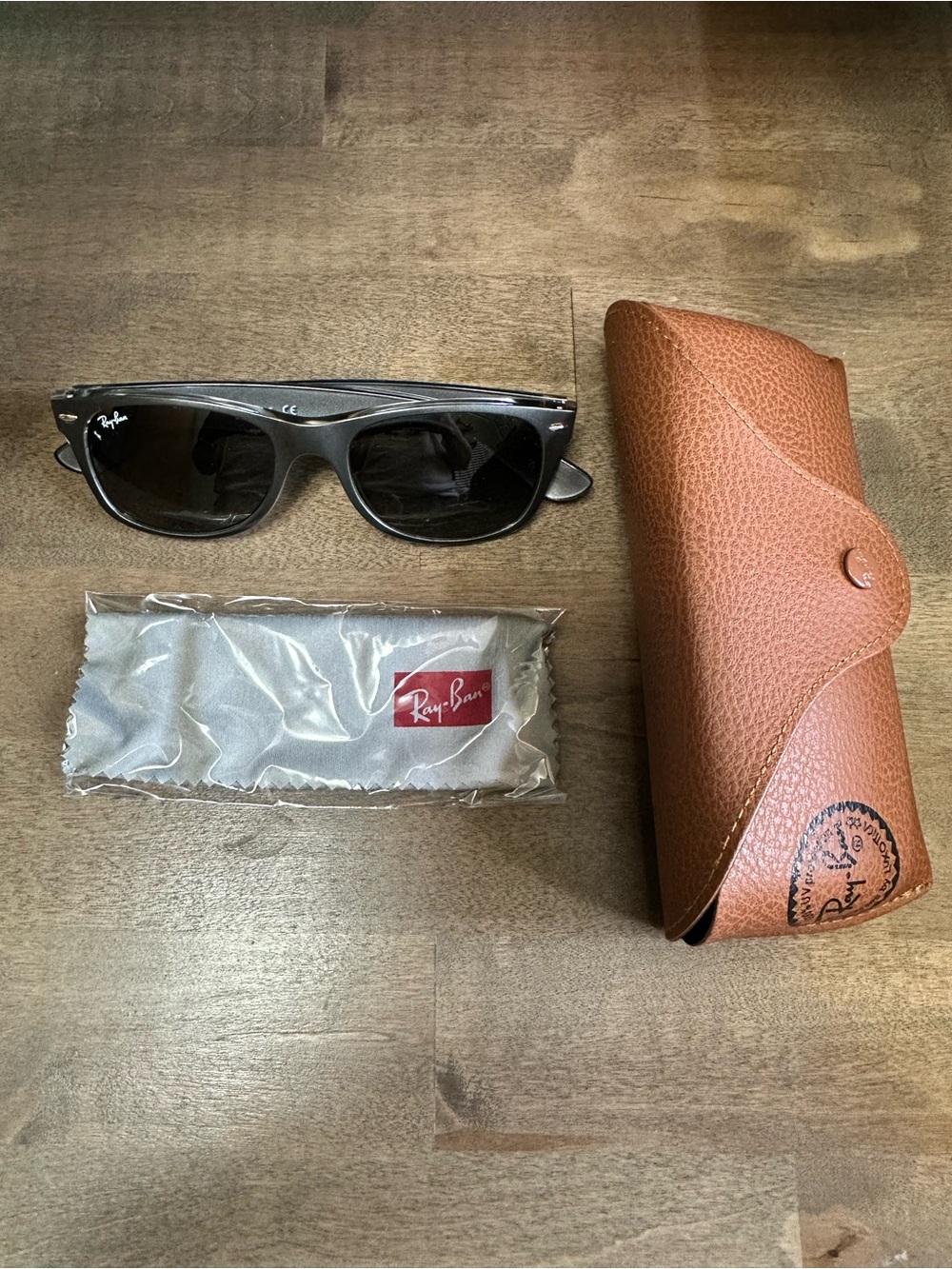 NEW Ray-Ban New Wayfarer with case and cloth 6143/71
